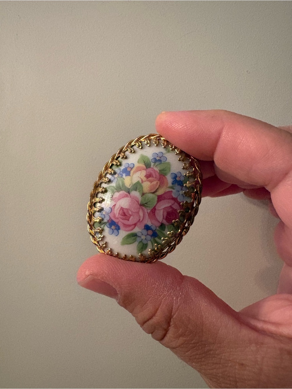Limoges Gold-Tone Oval Porcelain Brooch with Pink Rose Bouquet 1930s -1950s